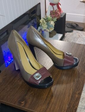 Nine West Size 9 Colorblock Peep-Toe Platform Pumps - Taupe/Burgundy